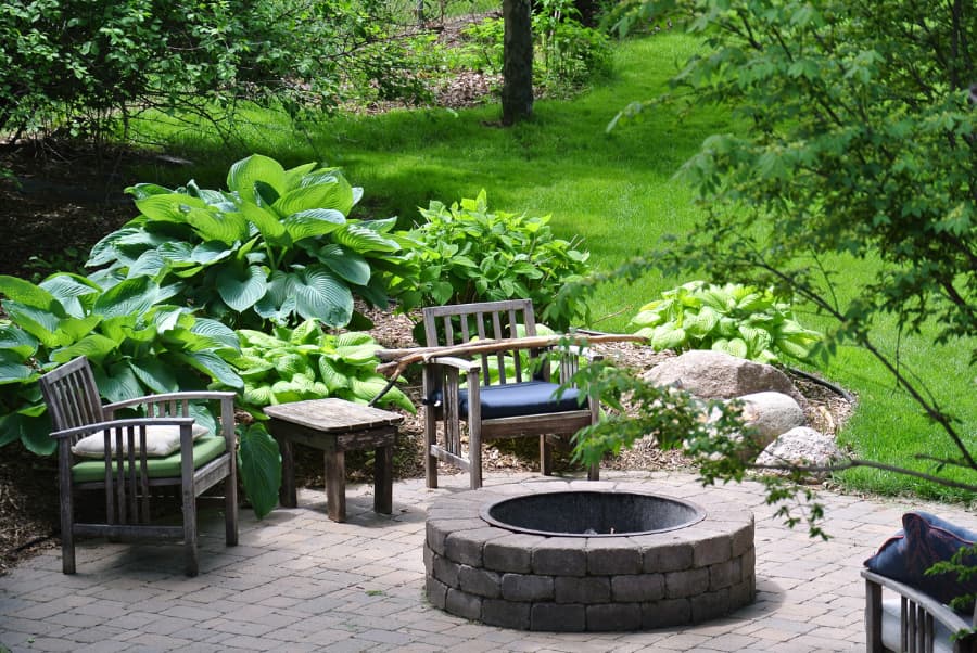 Backyard Fire Pit With Chairs